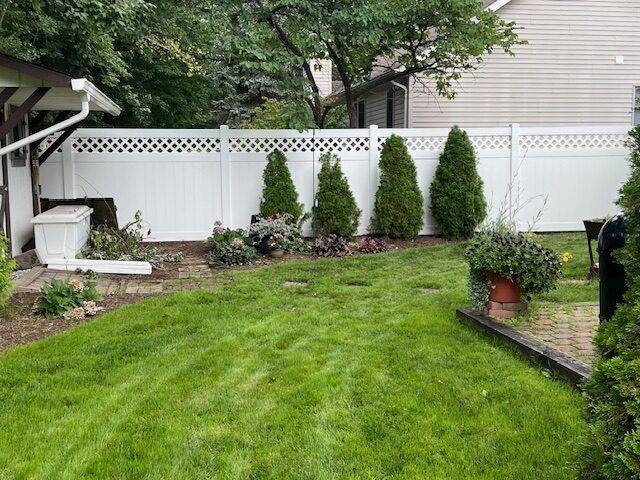 We install vinyl fences.